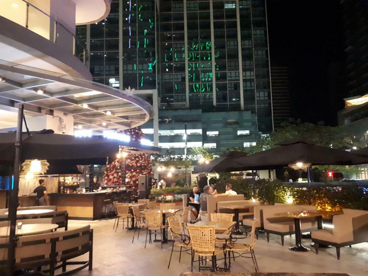 Uptown Mall Area Fort Bonifacio Manila Apartment Exterior photo